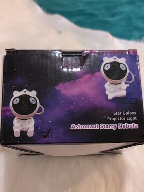 Astronaut Starry Nebula Projector Light - White NWOT